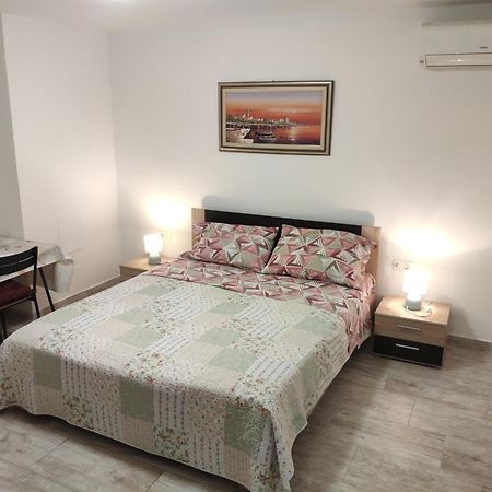Mihaela Apartments Пореч Экстерьер фото