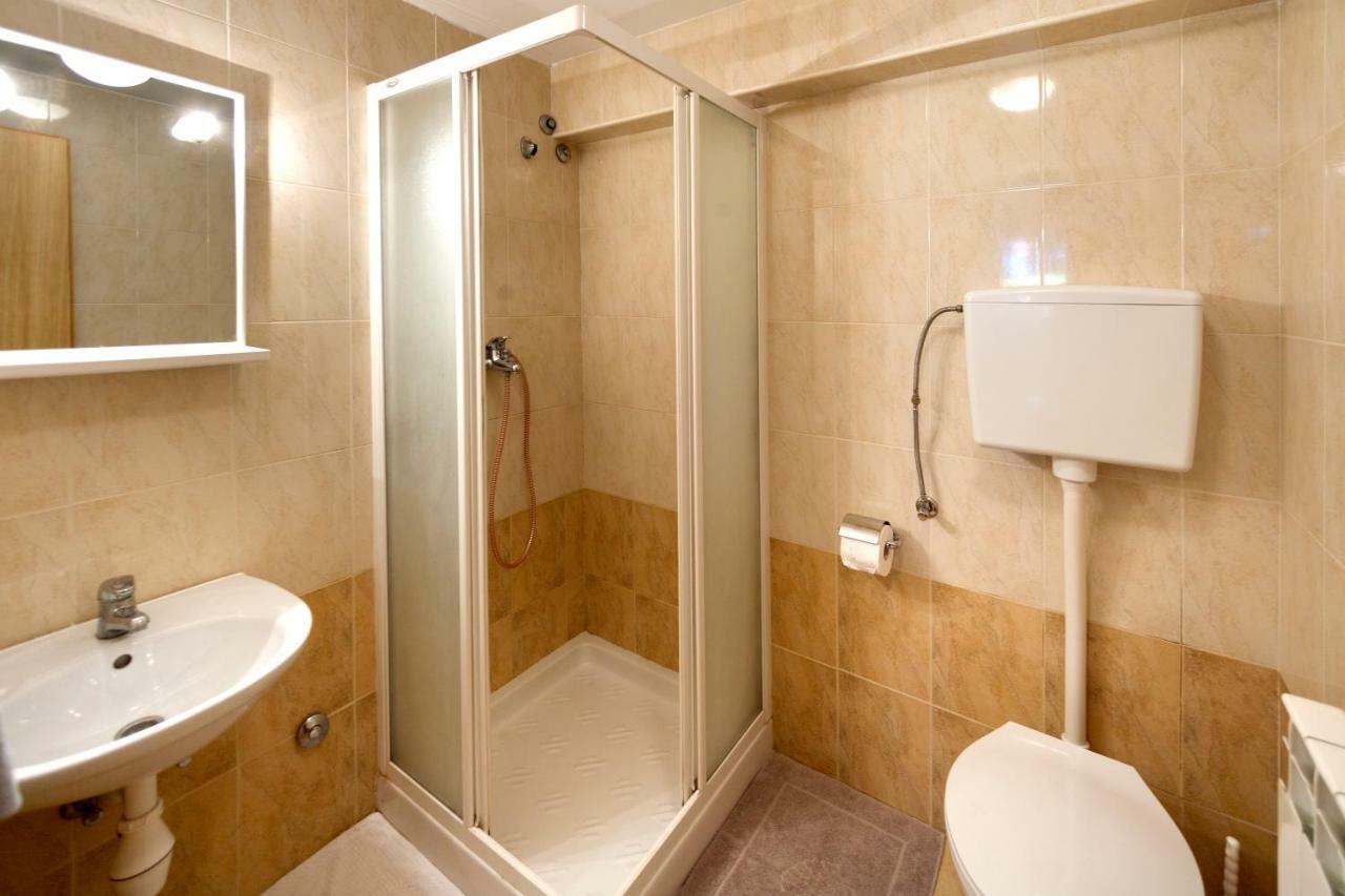 Mihaela Apartments Пореч Экстерьер фото